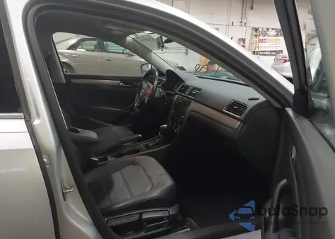 2015 Volkswagen Passat 1.8T Limited Edition из США, поврежденный, VIN 1VWAT7A34FC103407